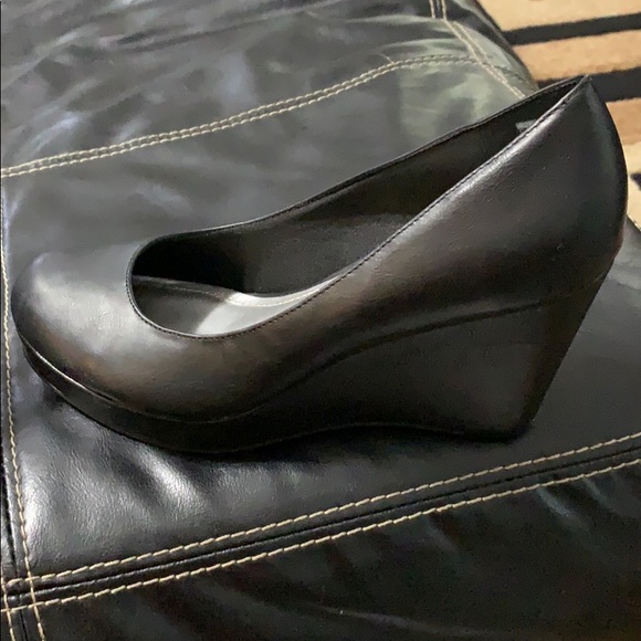 It’s Ok Carina Black wedge - Picture 1 of 3